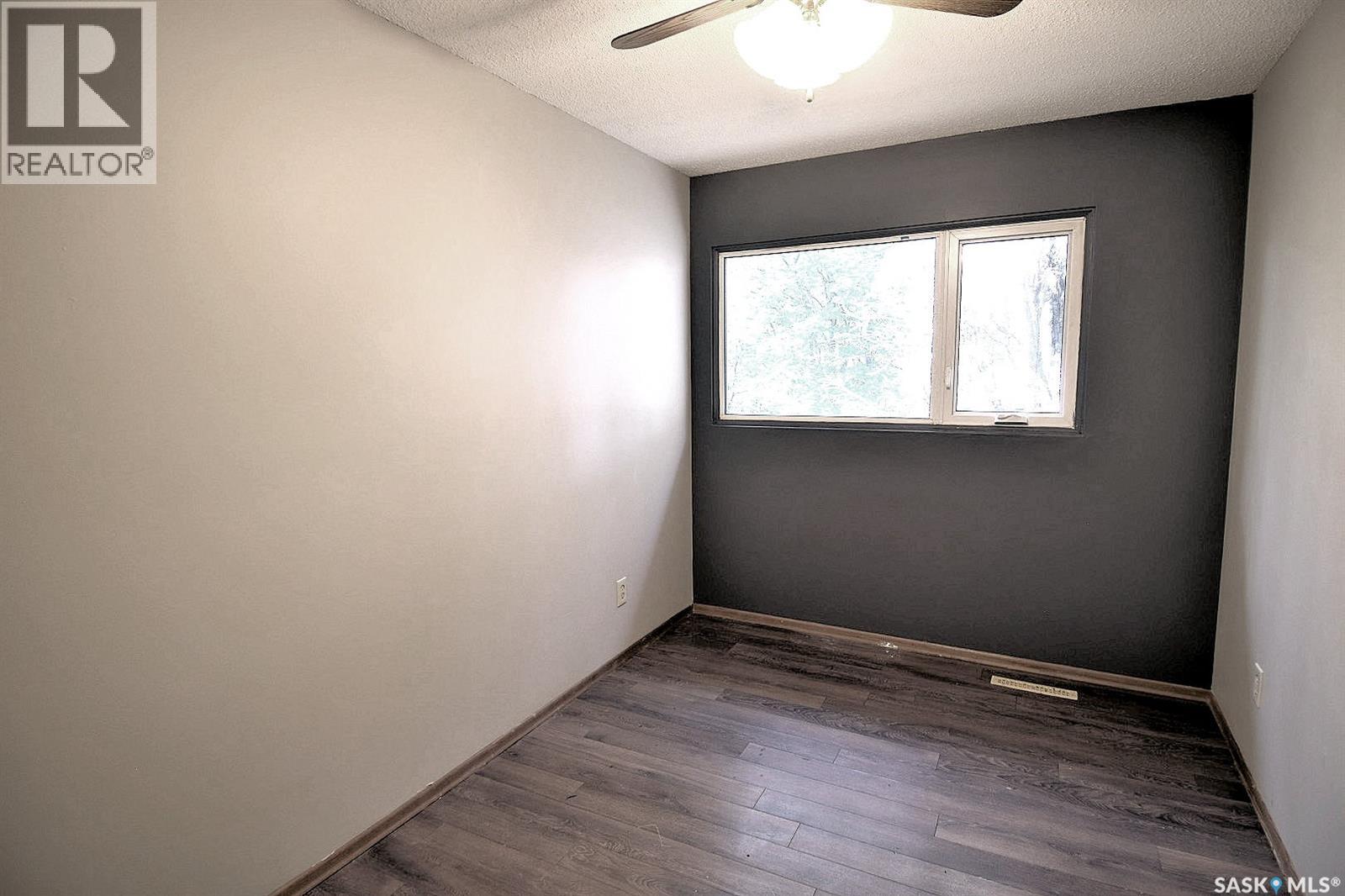 352 Carleton DRIVE - 19