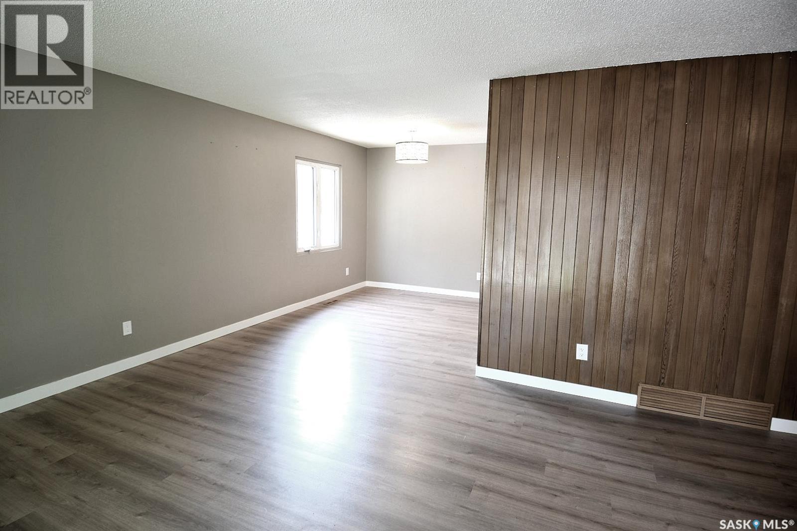 352 Carleton DRIVE - 11