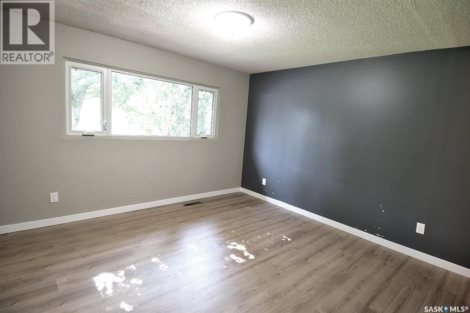 352 Carleton DRIVE - 13