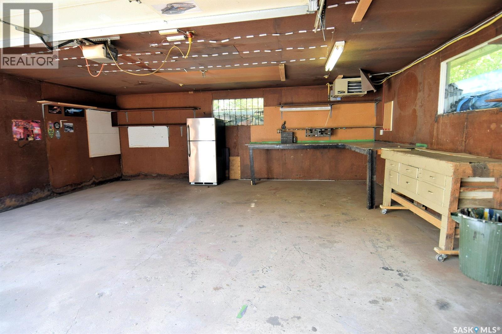 352 Carleton DRIVE - 32