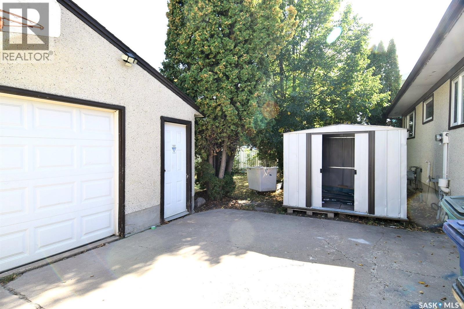 352 Carleton DRIVE - 31