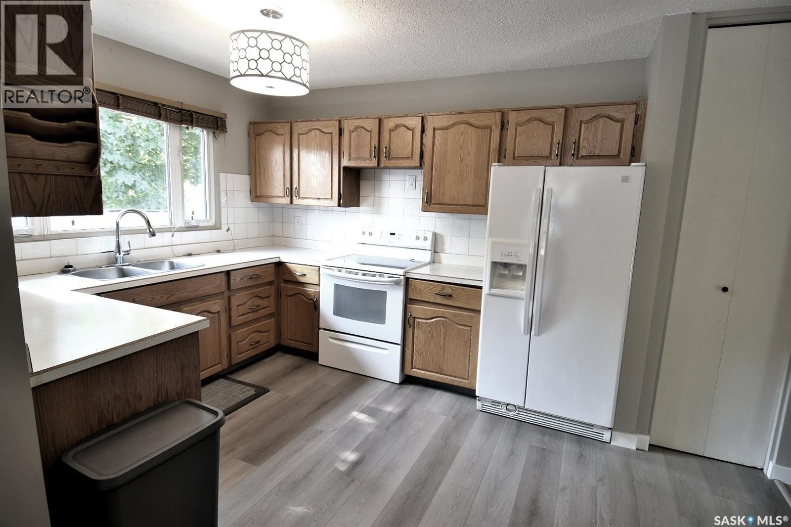 352 Carleton DRIVE - 5