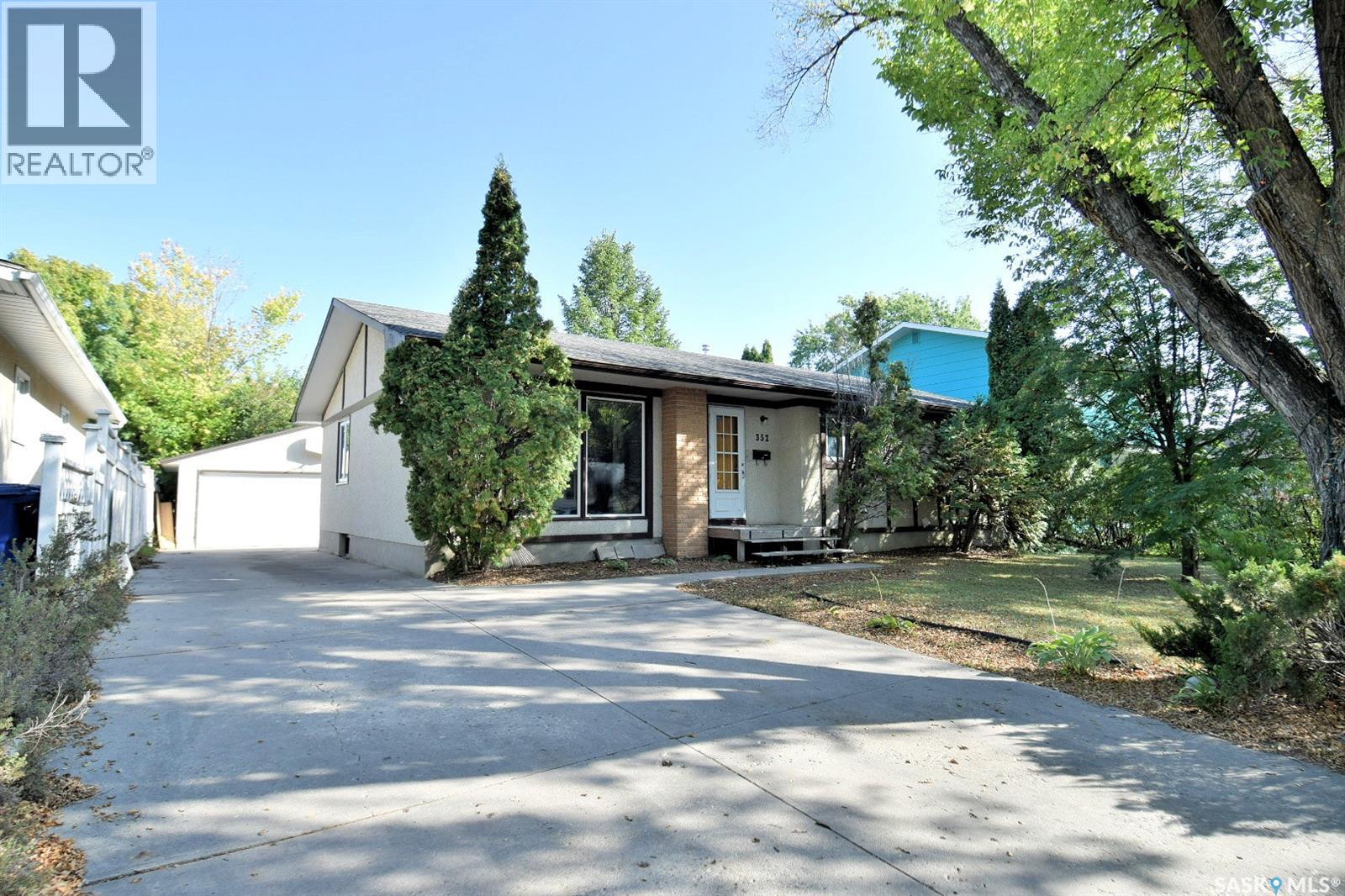 352 Carleton DRIVE - 2