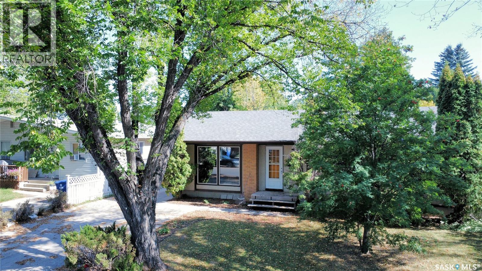 352 Carleton DRIVE - 3