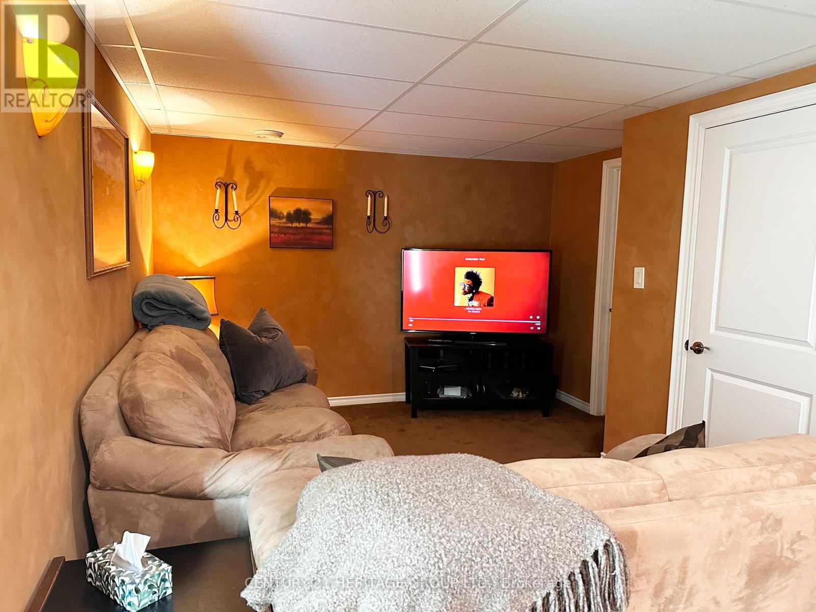 49 SHORE CRESCENT - 30