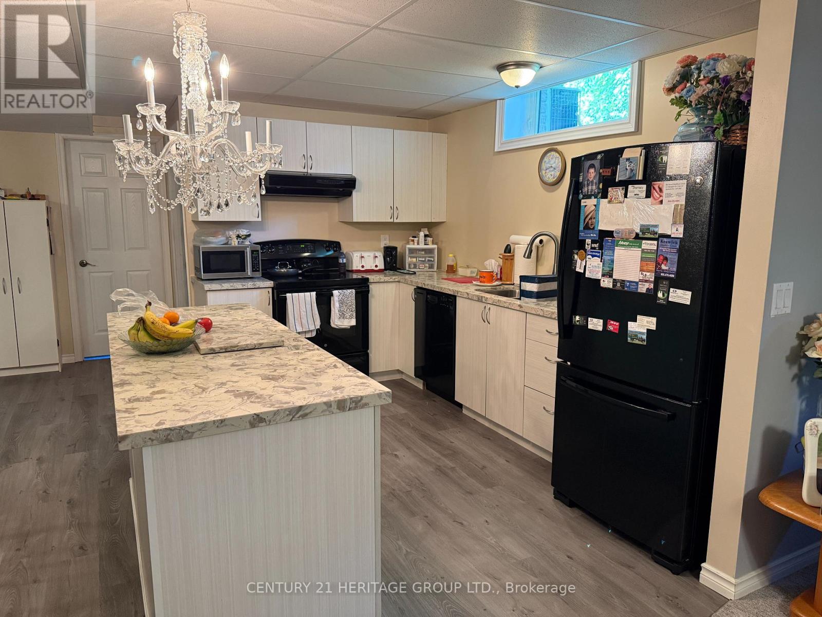 49 SHORE CRESCENT - 25