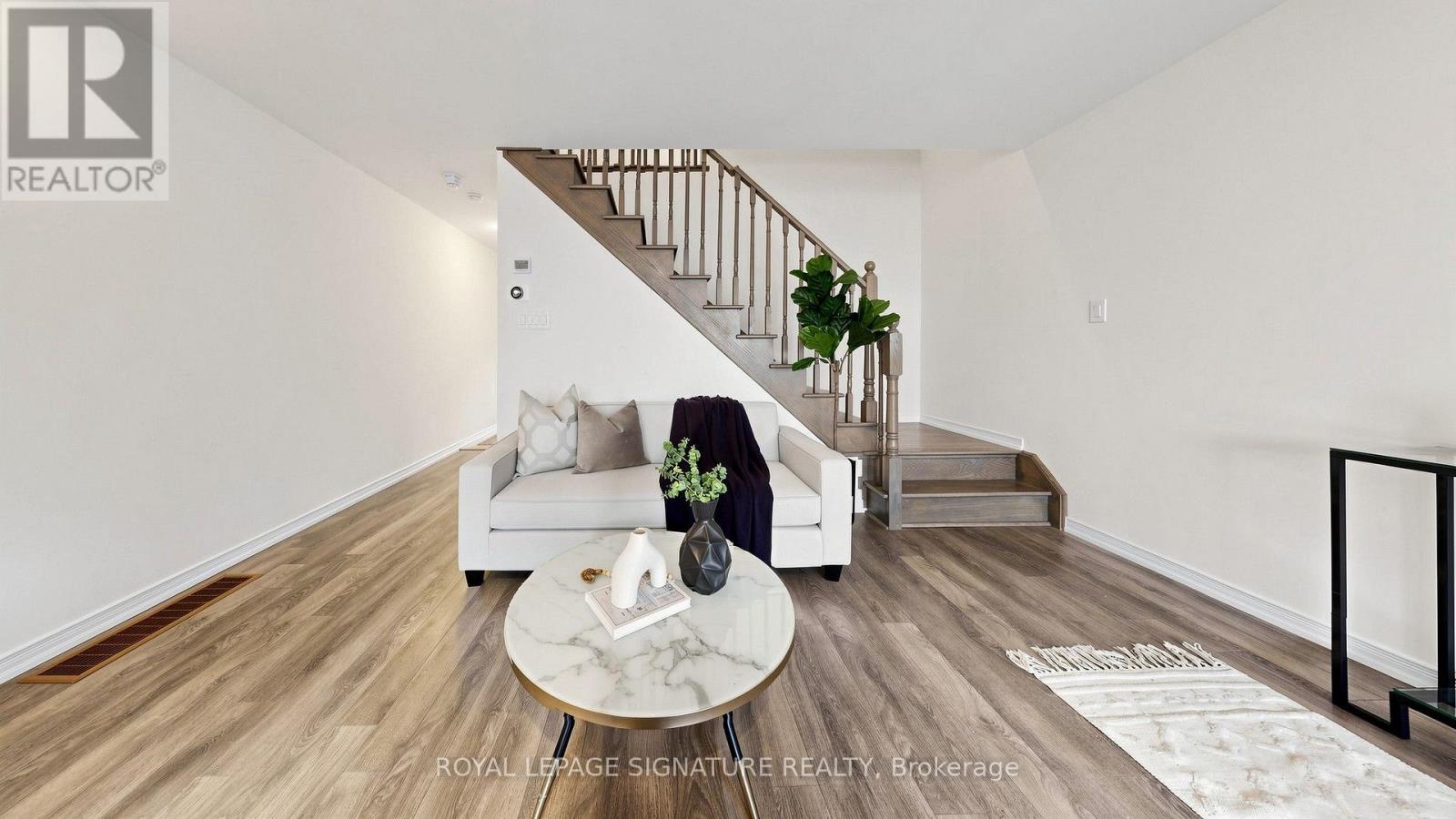 492 QUEEN MARY DRIVE - 13