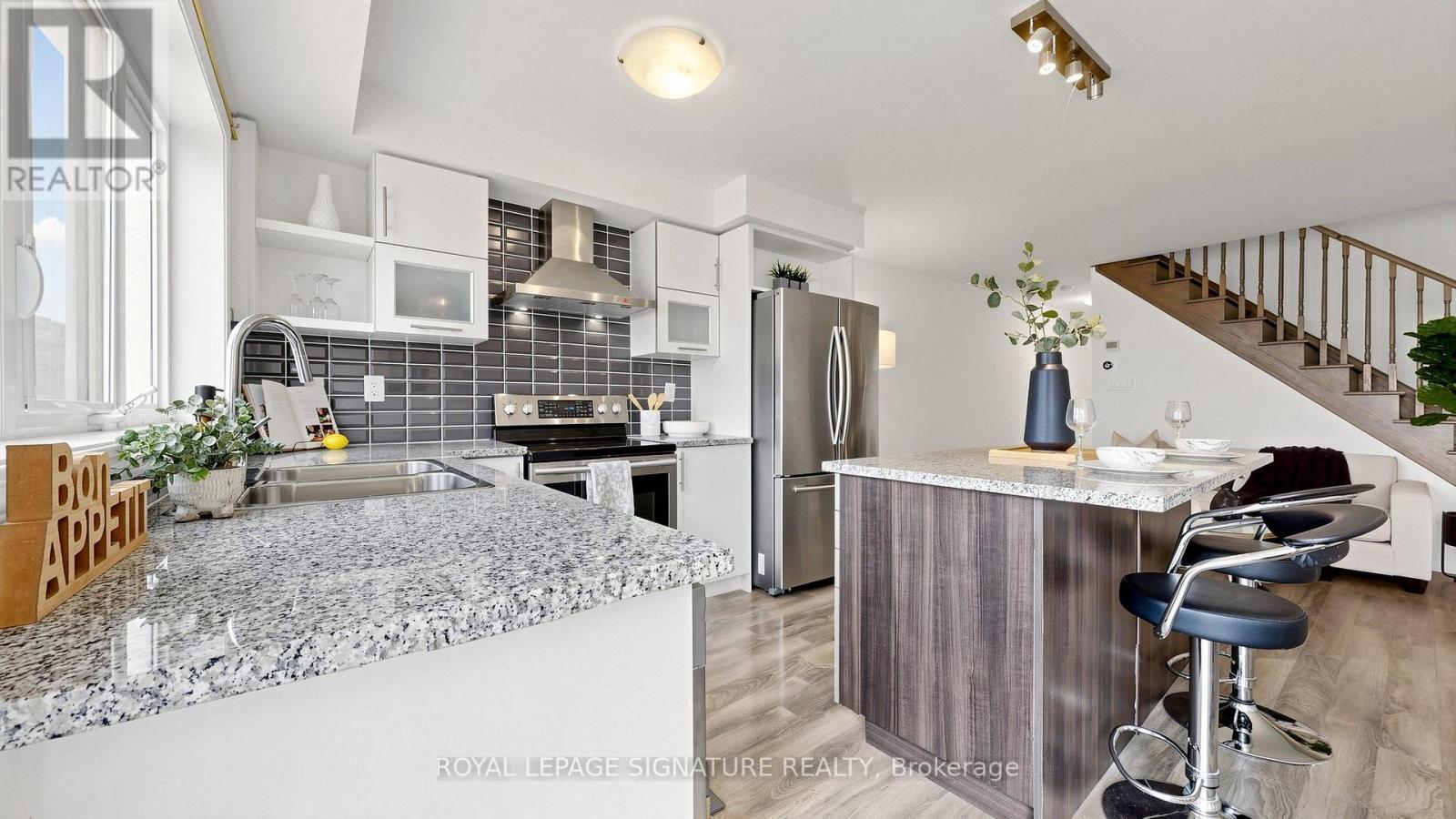 492 QUEEN MARY DRIVE - 17