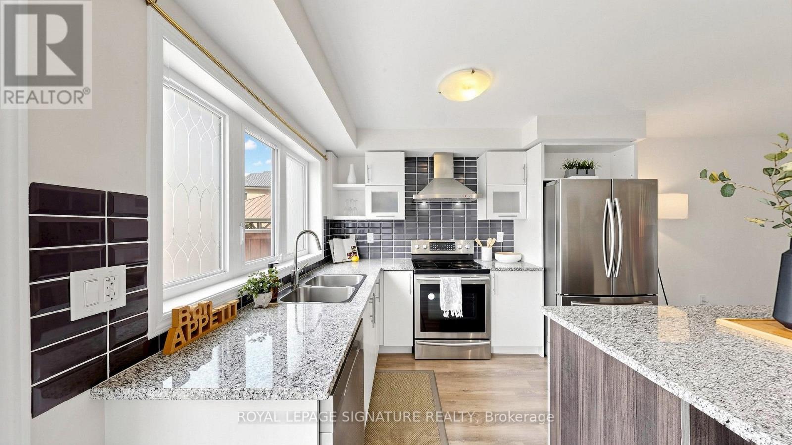 492 QUEEN MARY DRIVE - 18