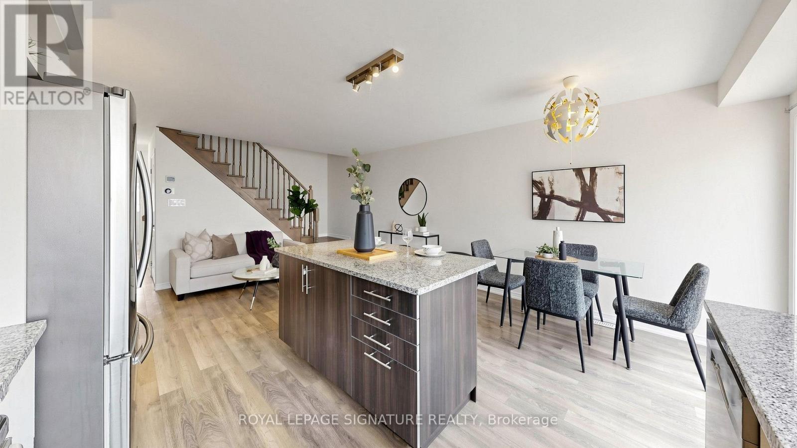 492 QUEEN MARY DRIVE - 23