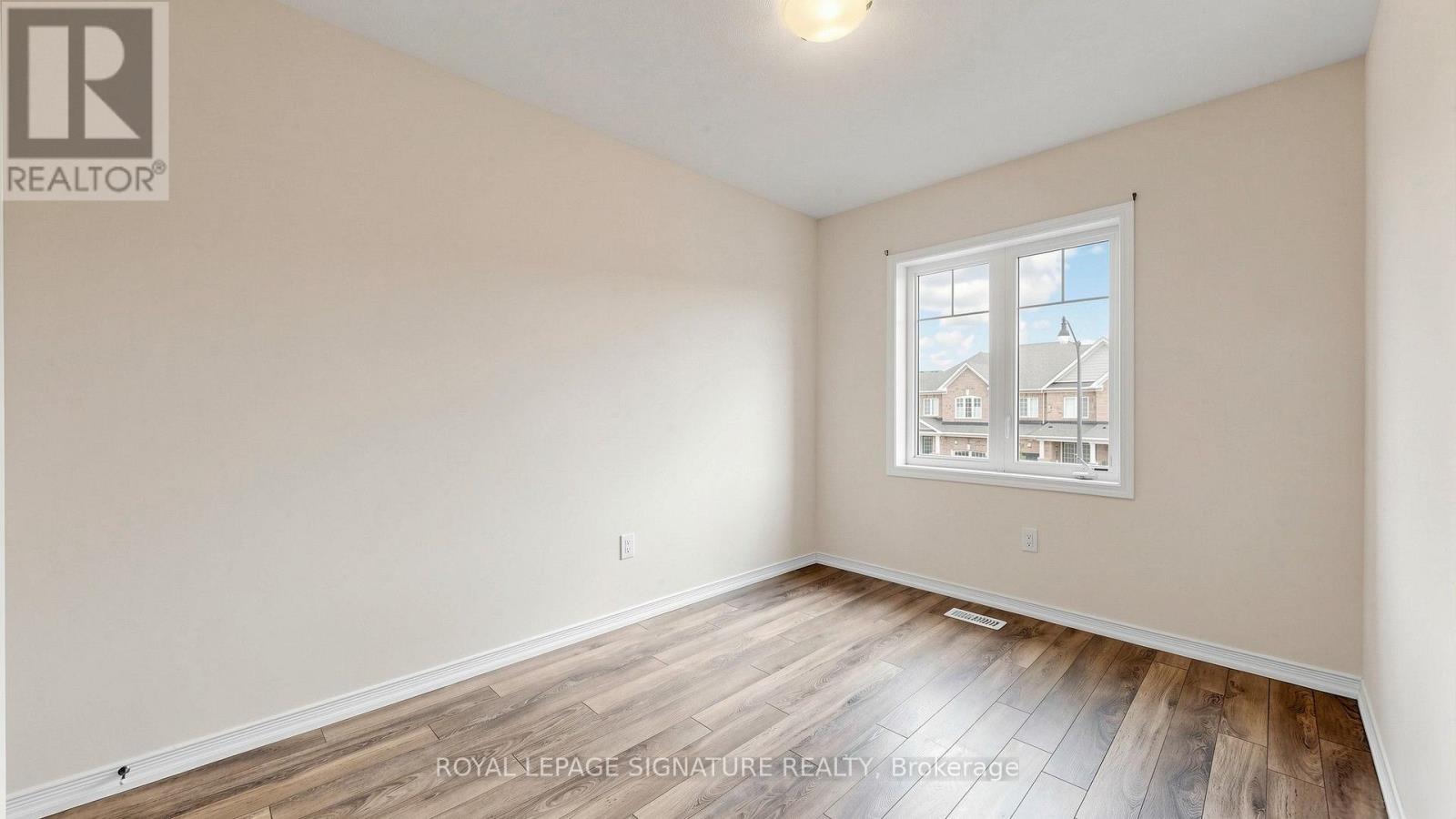 492 QUEEN MARY DRIVE - 36