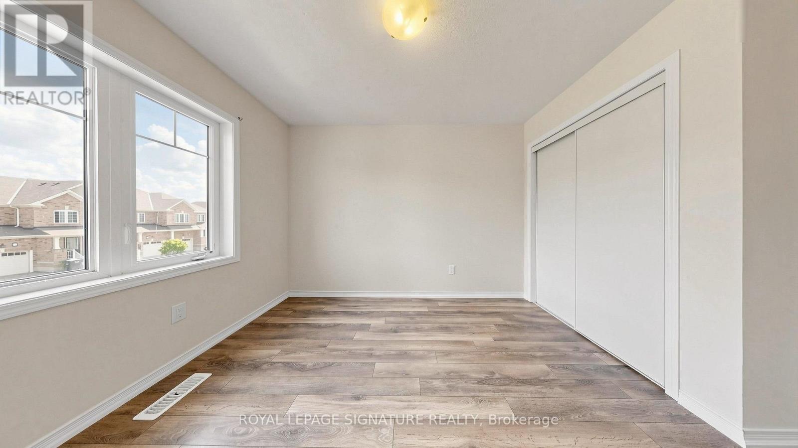 492 QUEEN MARY DRIVE - 39