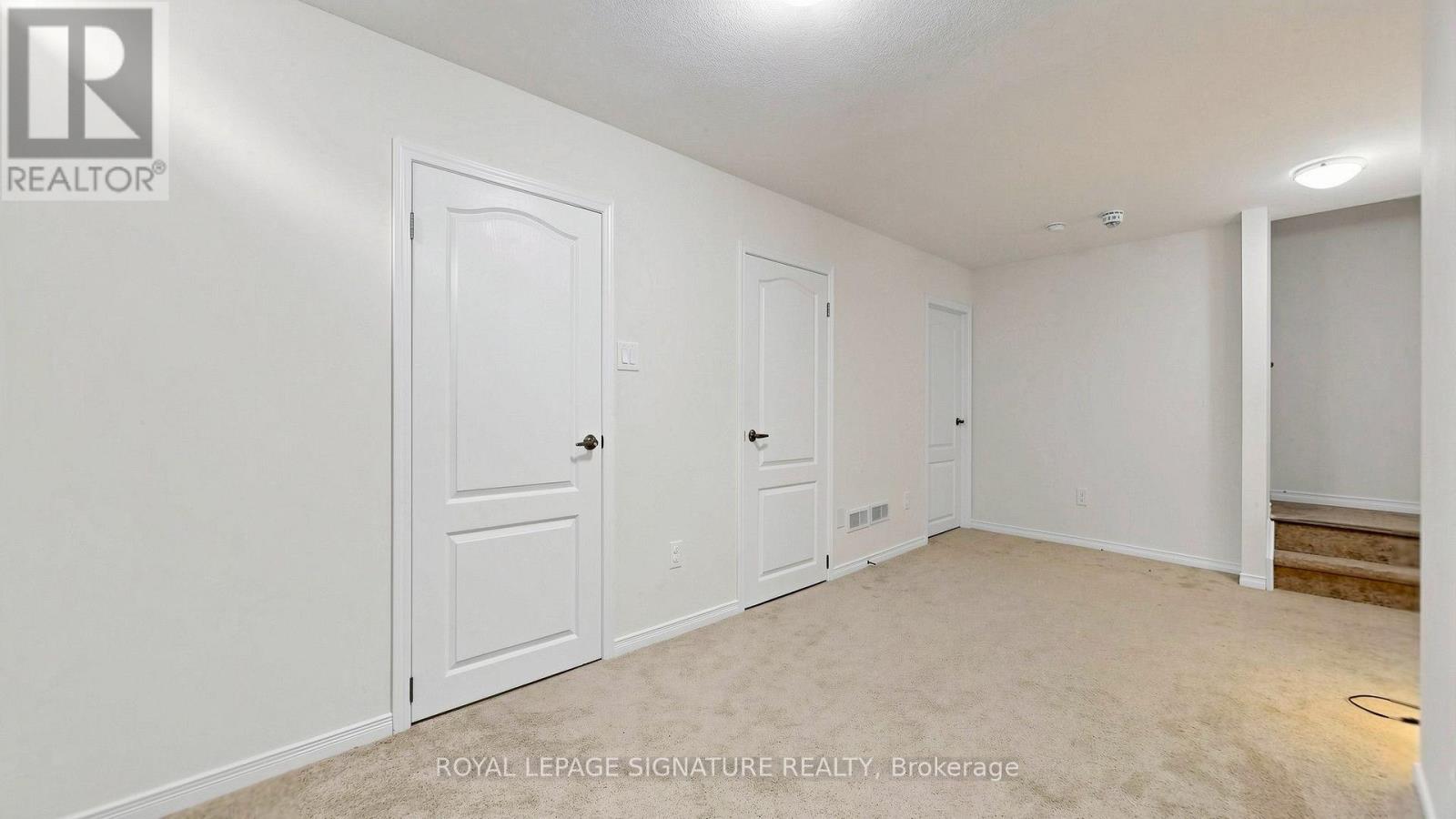 492 QUEEN MARY DRIVE - 43