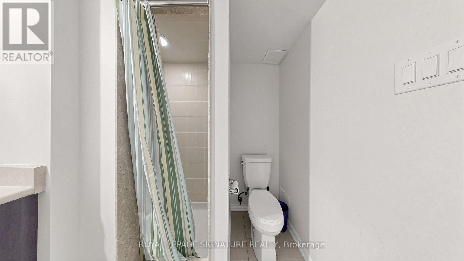 492 QUEEN MARY DRIVE - 44