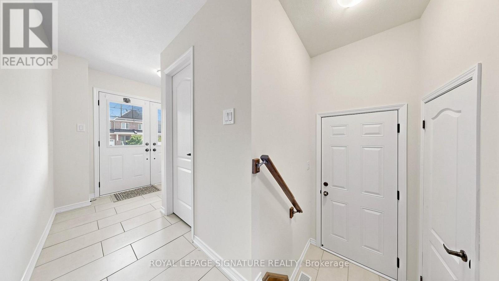 492 QUEEN MARY DRIVE - 6