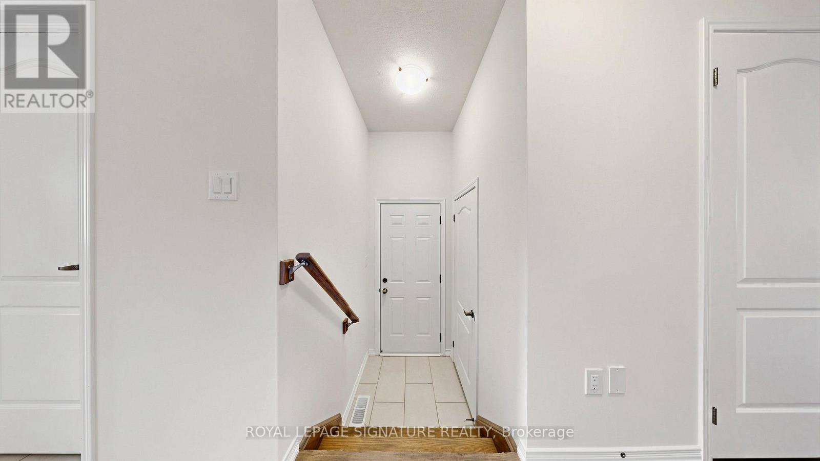 492 QUEEN MARY DRIVE - 8