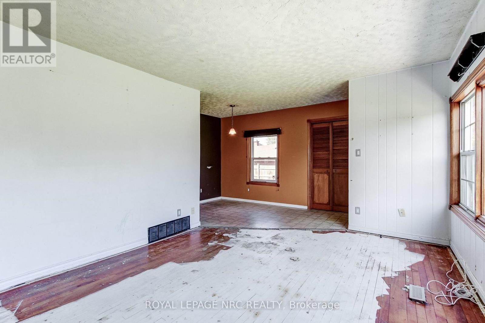 60 VALLEY ROAD - 12