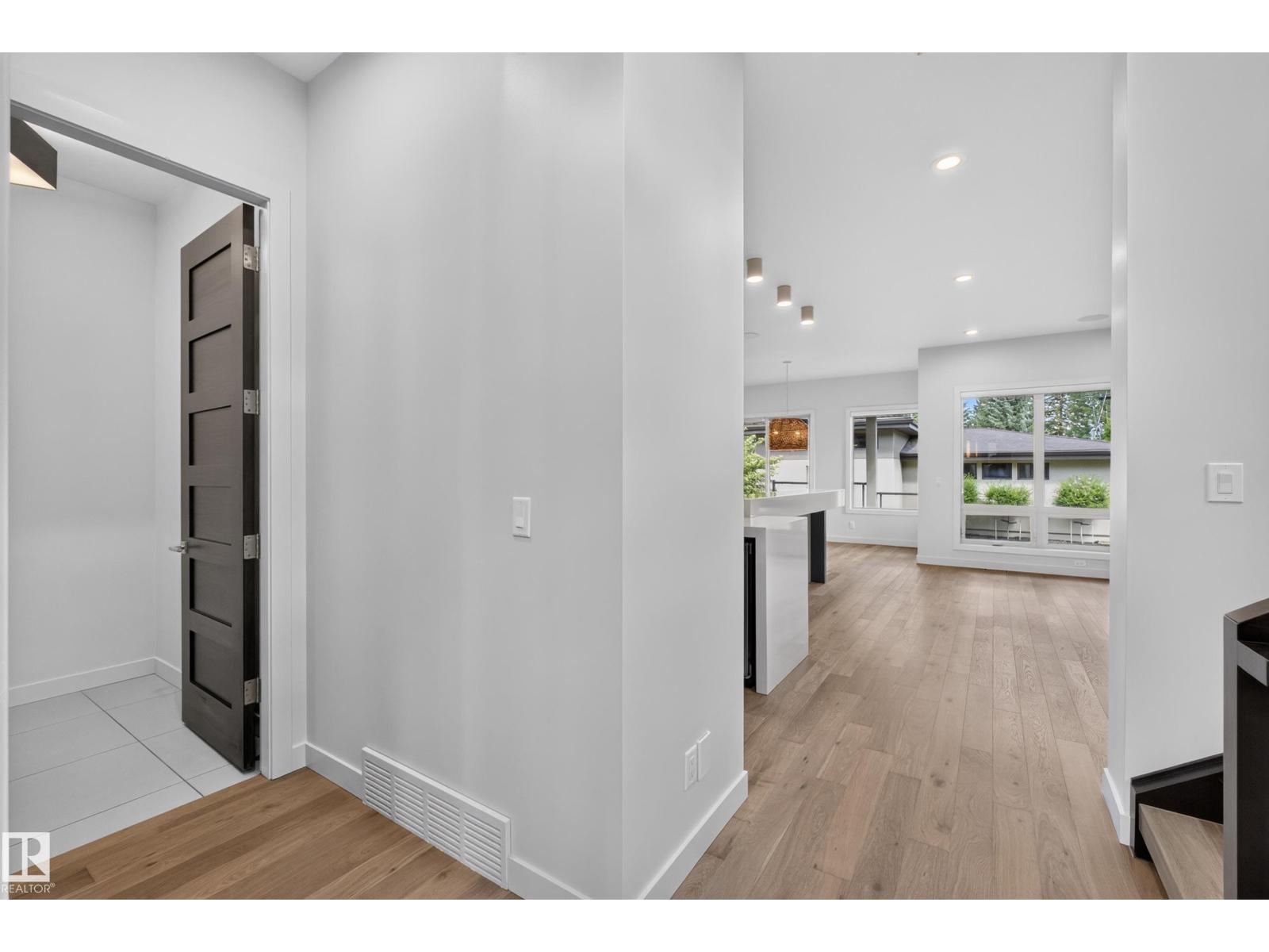 9415 144 ST NW - 8