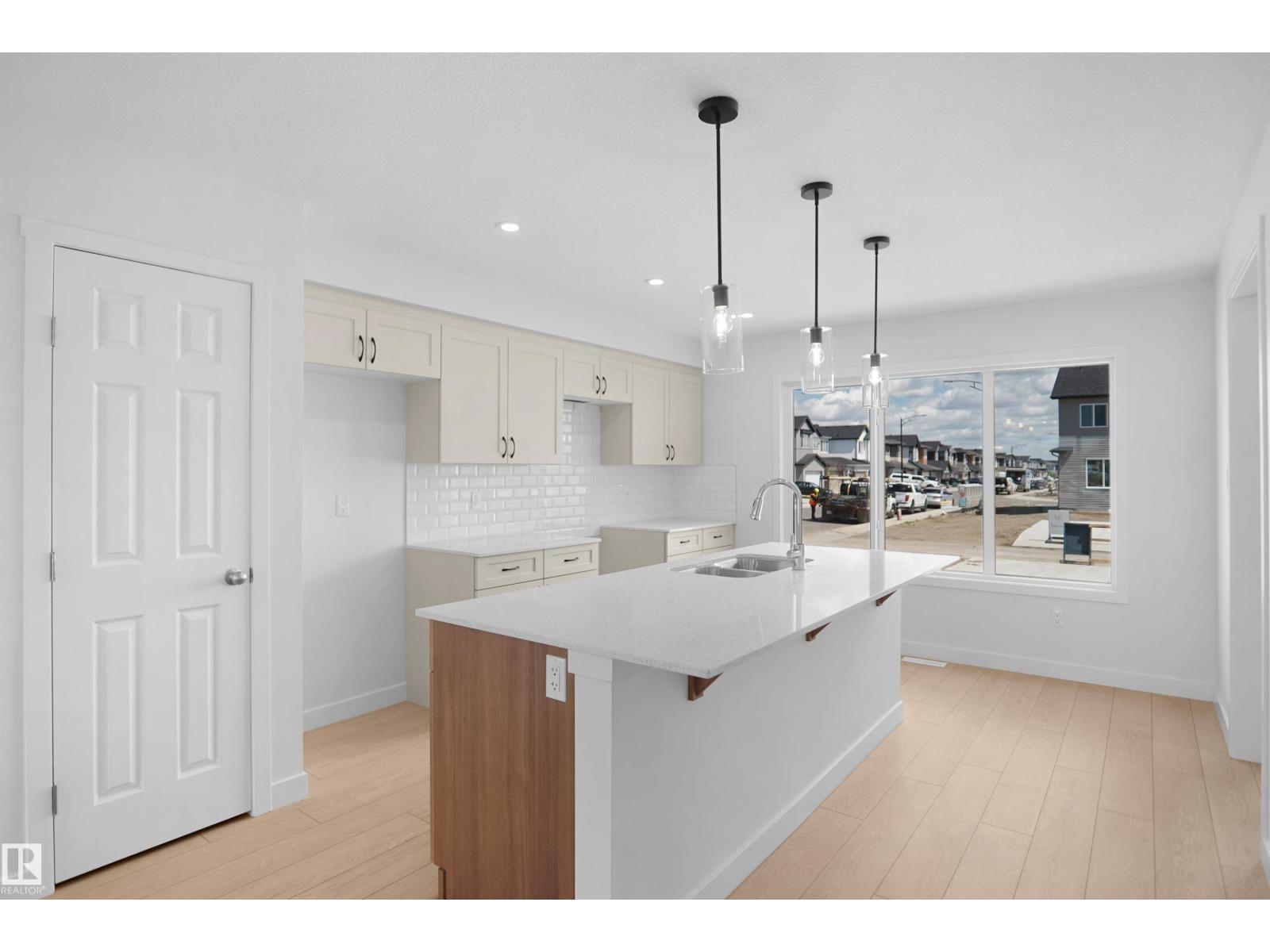 7323 181 AV NW - 10