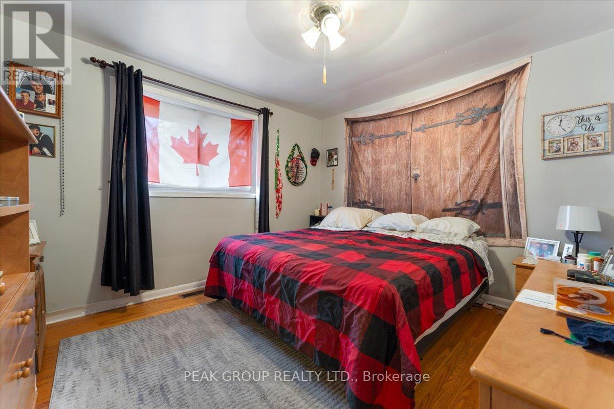 18 KAREN CRESCENT - 12