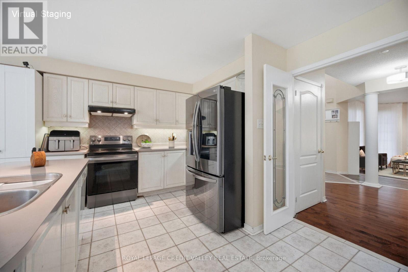 5 PORCHLIGHT ROAD - 15