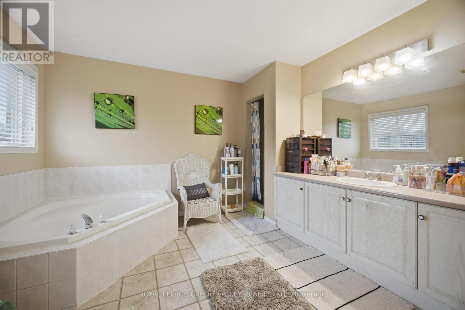 5 PORCHLIGHT ROAD - 24