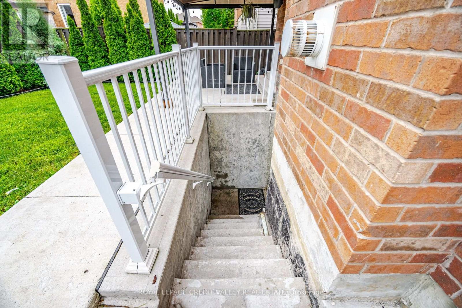 5 PORCHLIGHT ROAD - 34