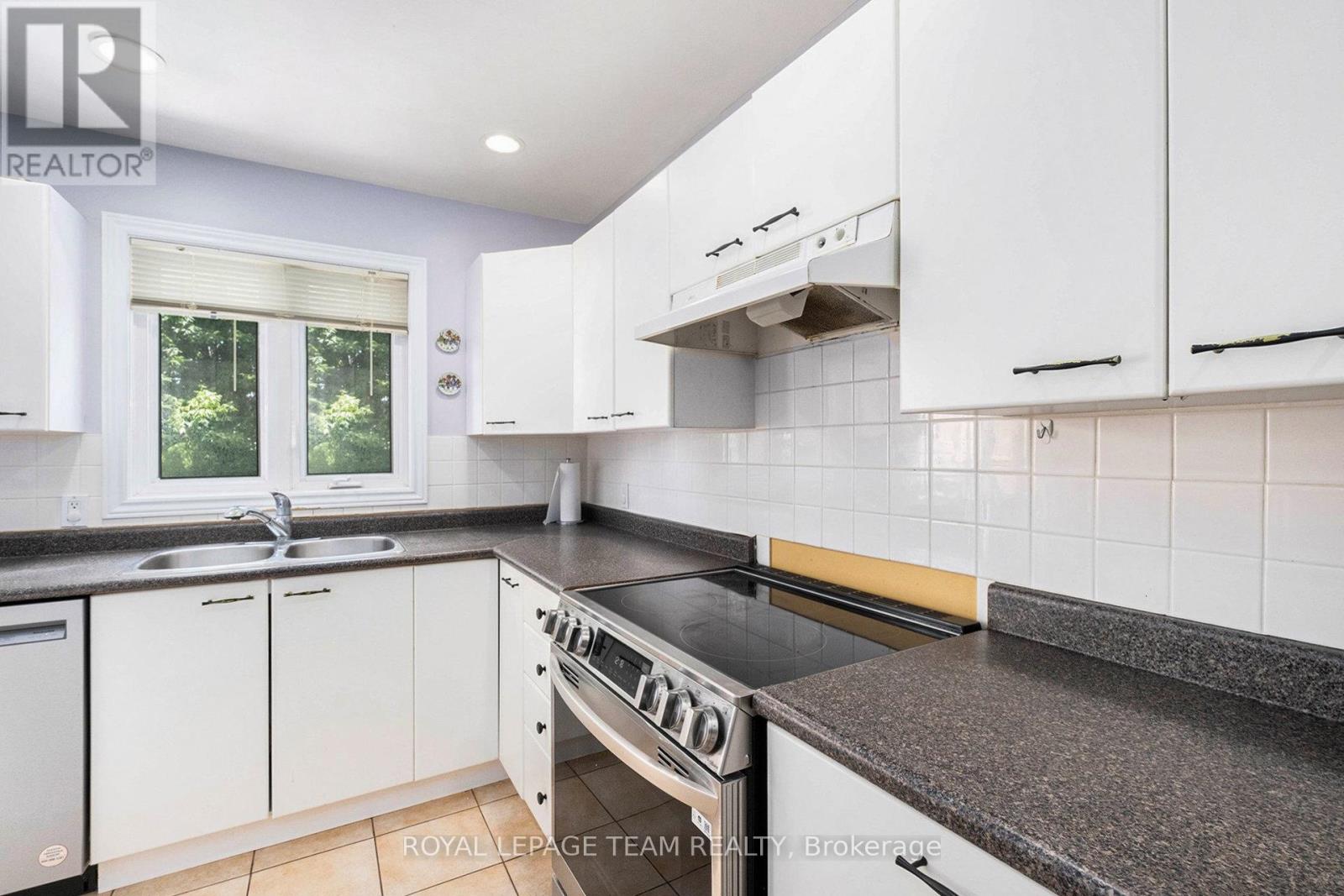 3 Bed, 3 Bath House for Rent in Ottawa – 121 DRUMMOND STREET, Ottawa – MLS# X13549856 - Image 22