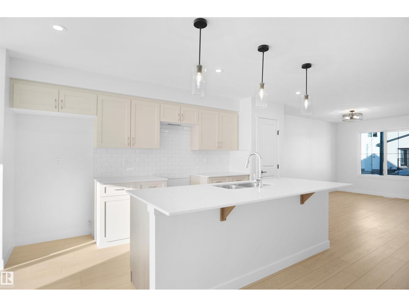 7383 181 AV NW - 7