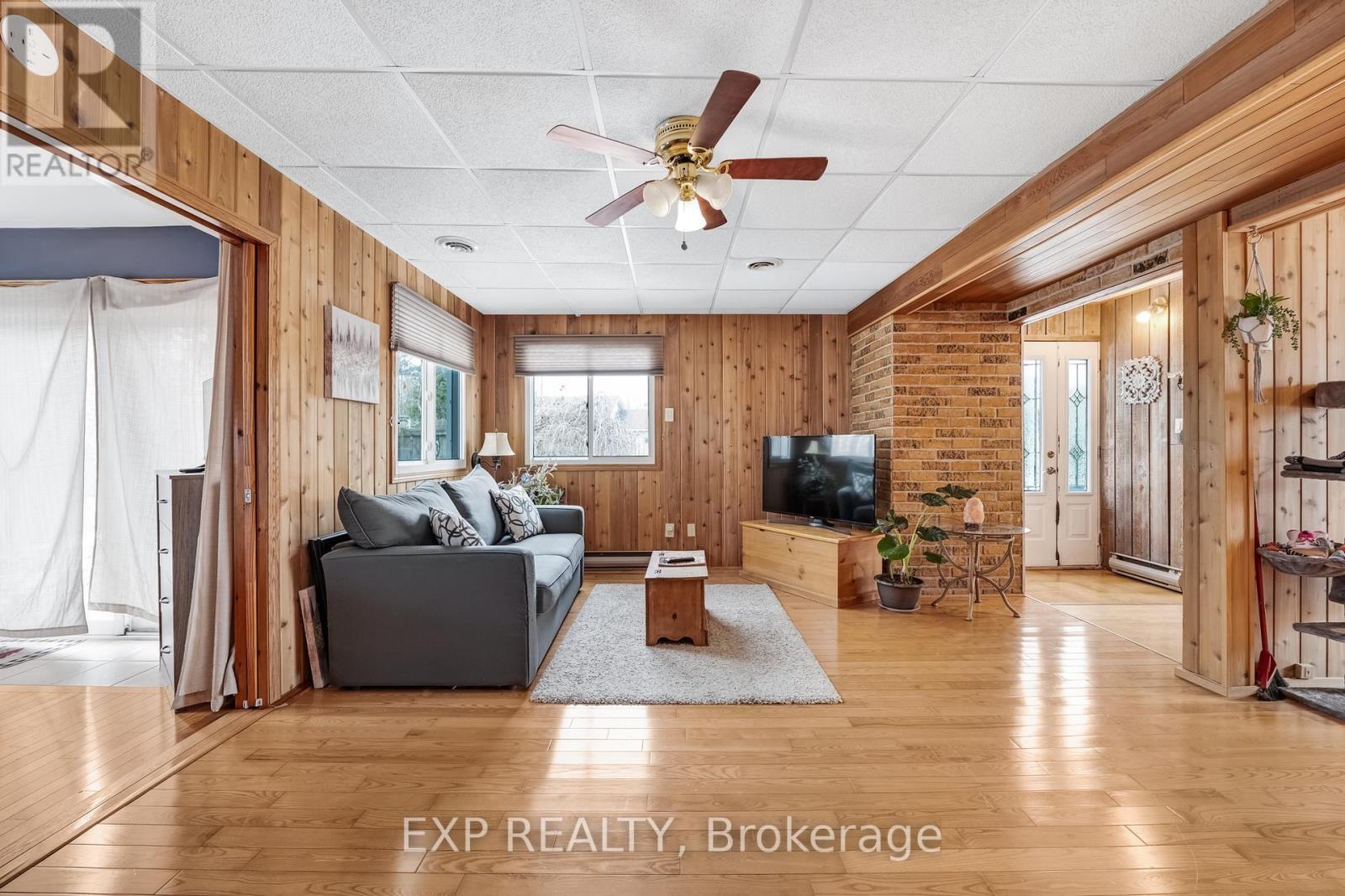 3909 RICHVIEW ROAD - 21