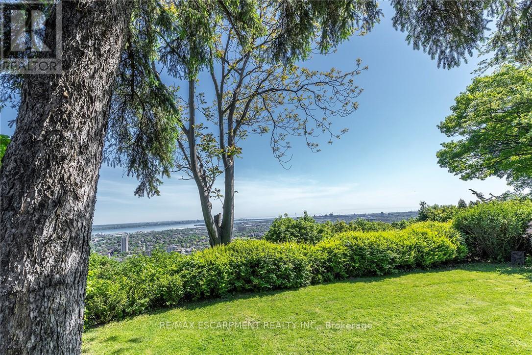 47 MOUNTAIN PARK AVENUE - 30