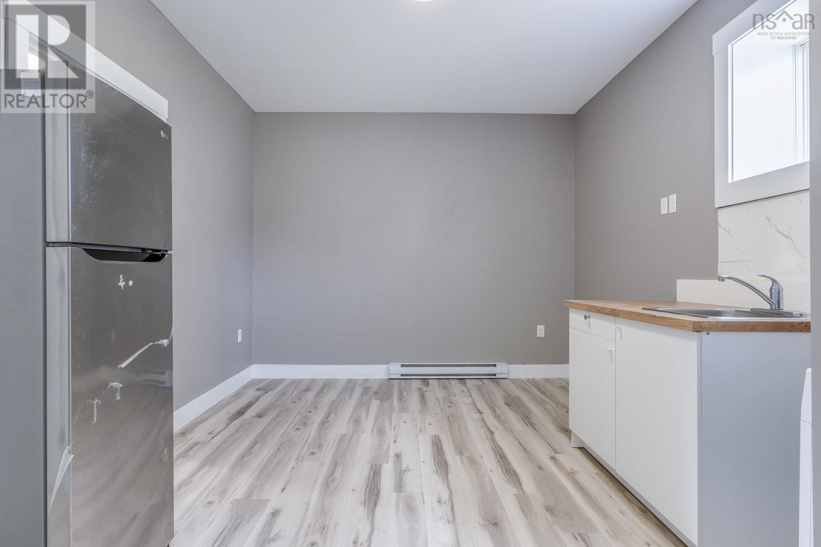 32 Higgins Avenue - 35