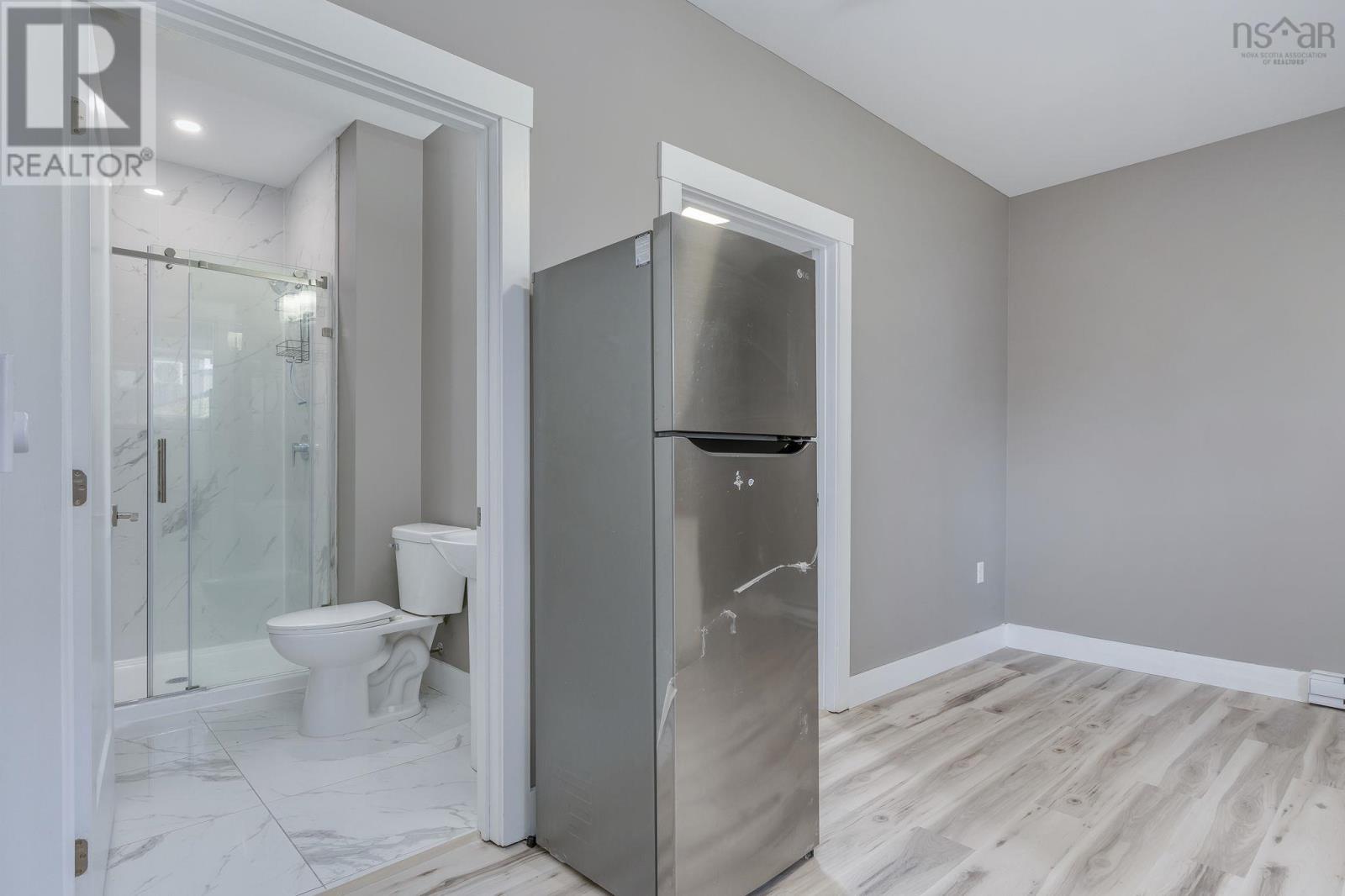 32 Higgins Avenue - 36