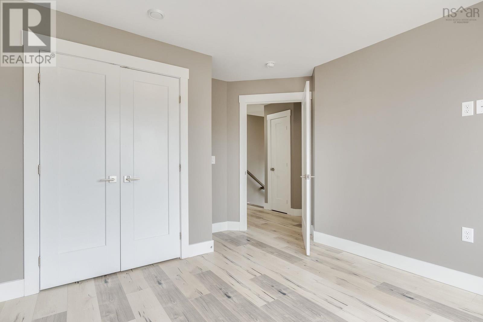 32 Higgins Avenue - 29