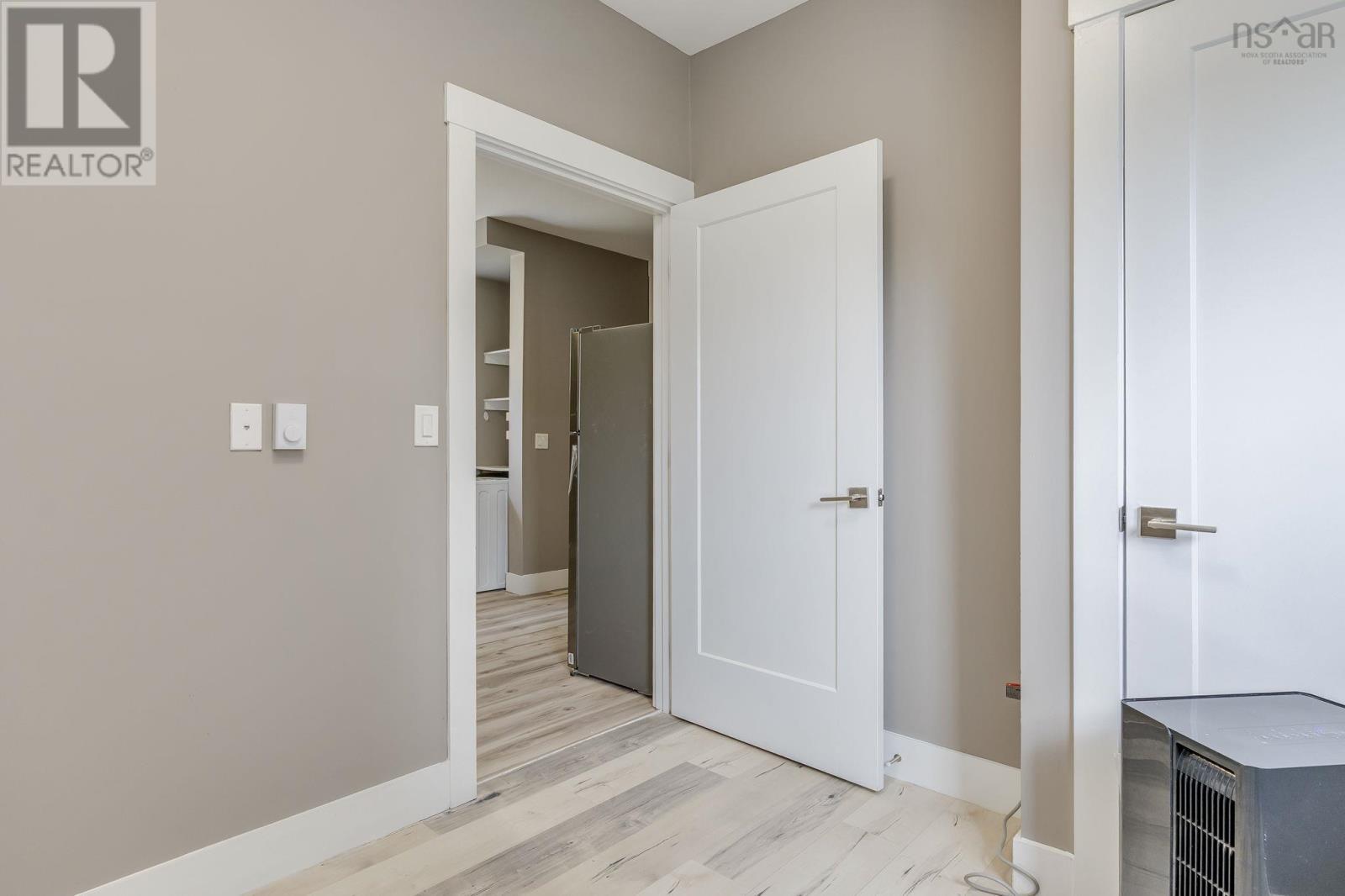 32 Higgins Avenue - 38