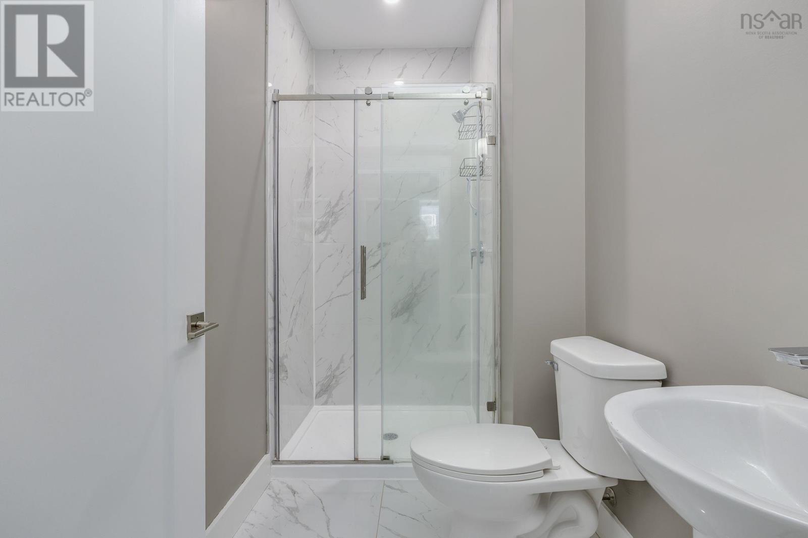 32 Higgins Avenue - 40