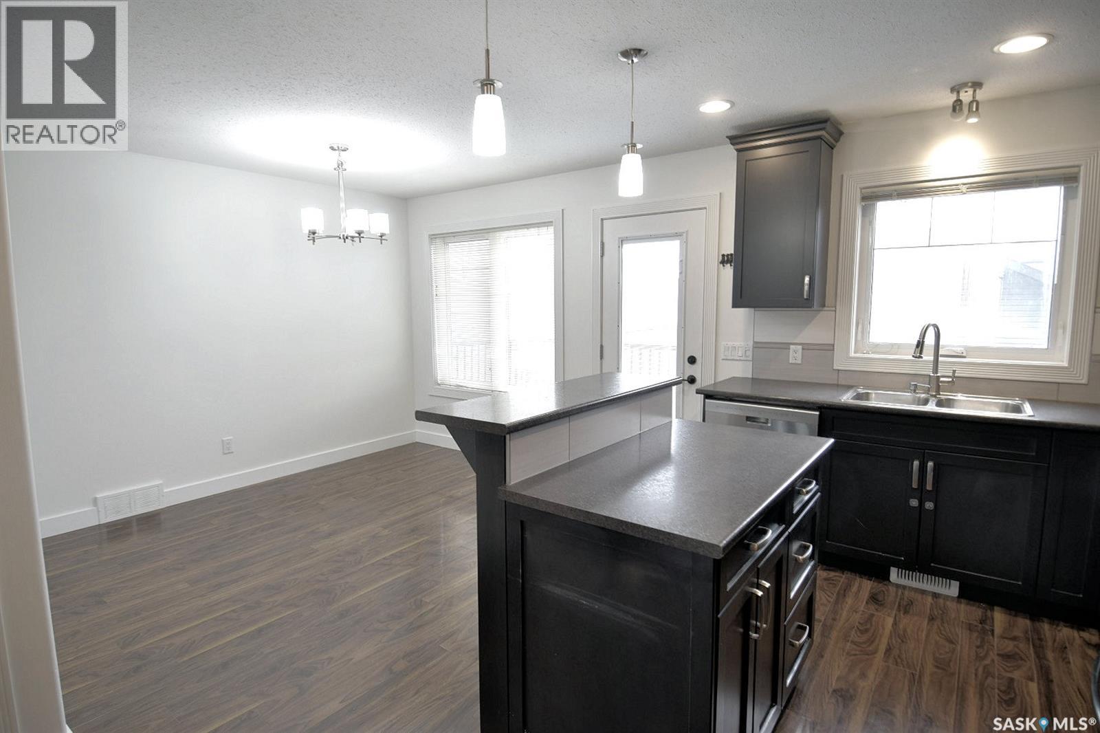 242 Geary CRESCENT - 11