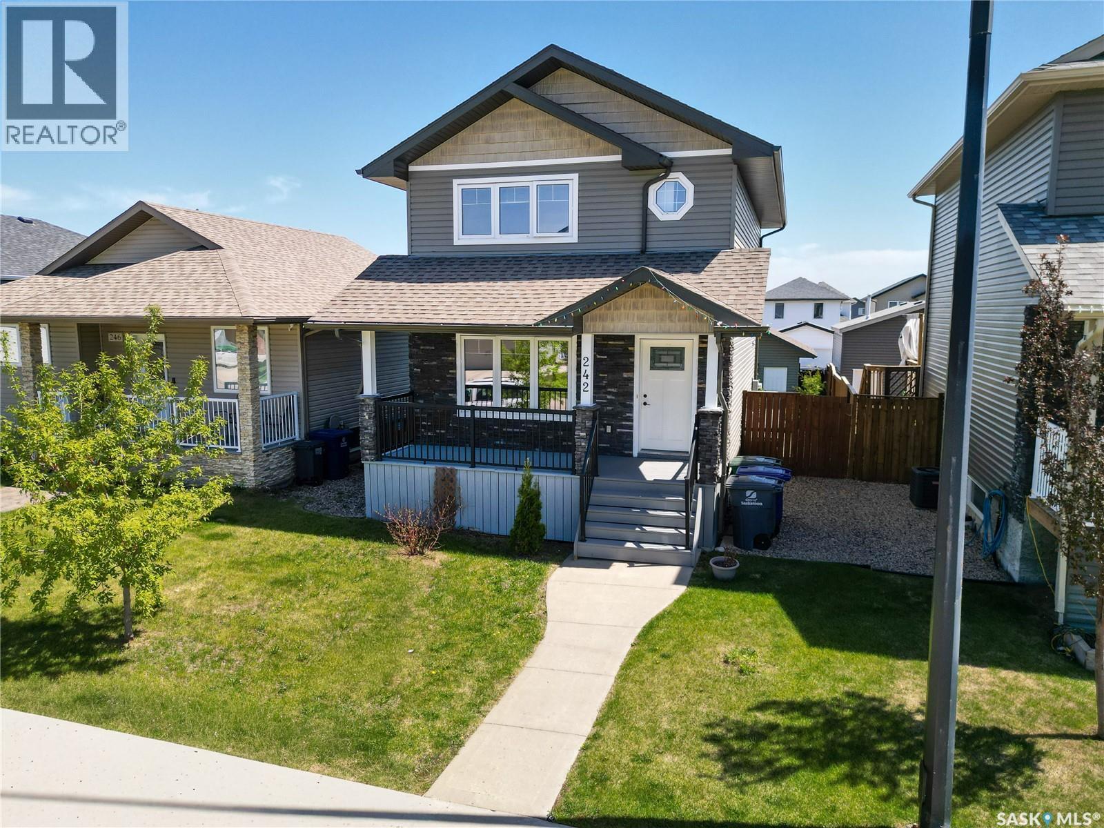 242 Geary CRESCENT - Image 2