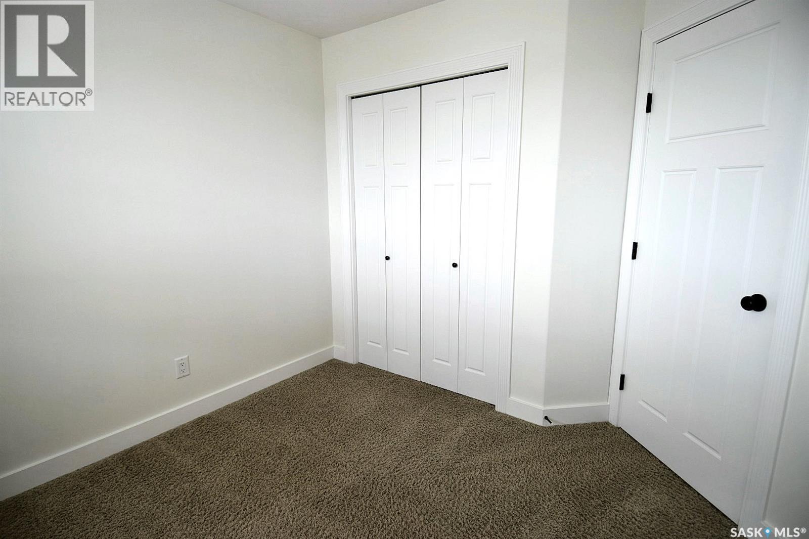 242 Geary CRESCENT - 27