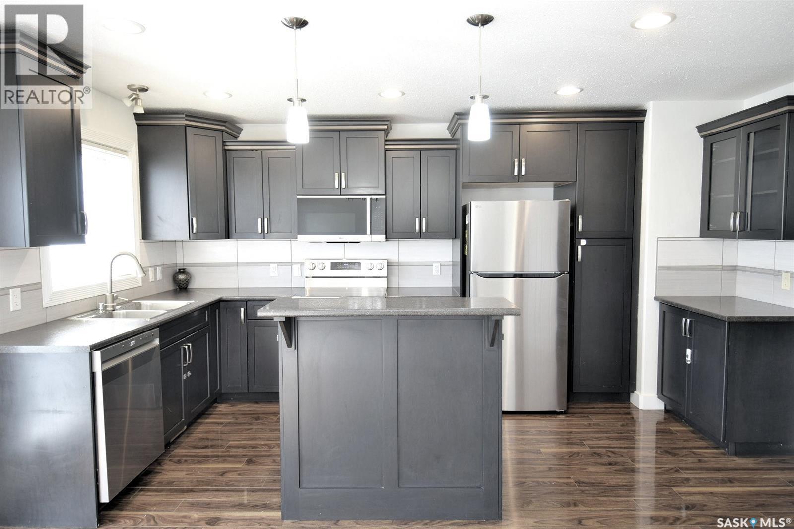 242 Geary CRESCENT - 8