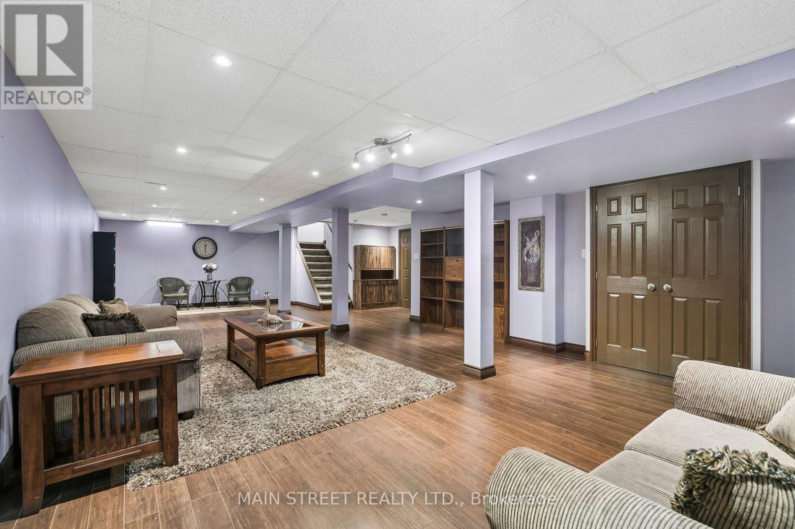 33 HIGHCASTLE AVENUE - 28