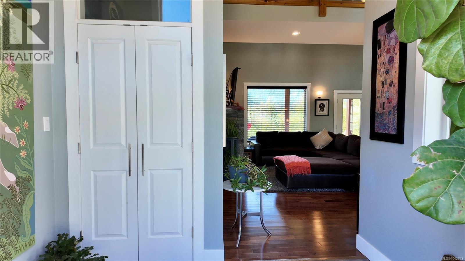 213 Tal Cres - 23