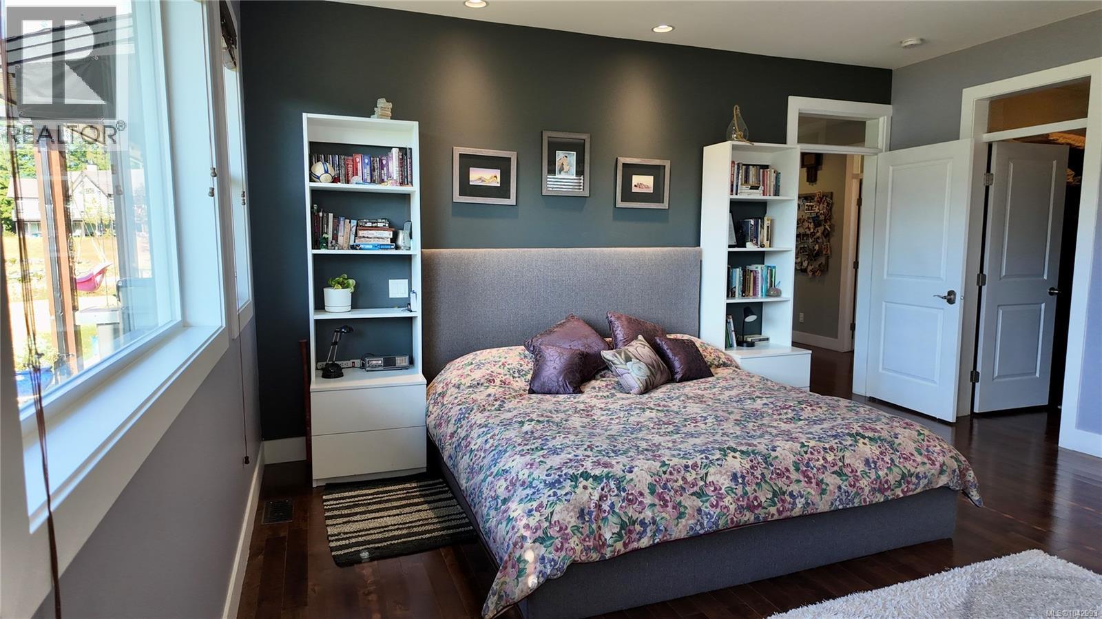 213 Tal Cres - 6