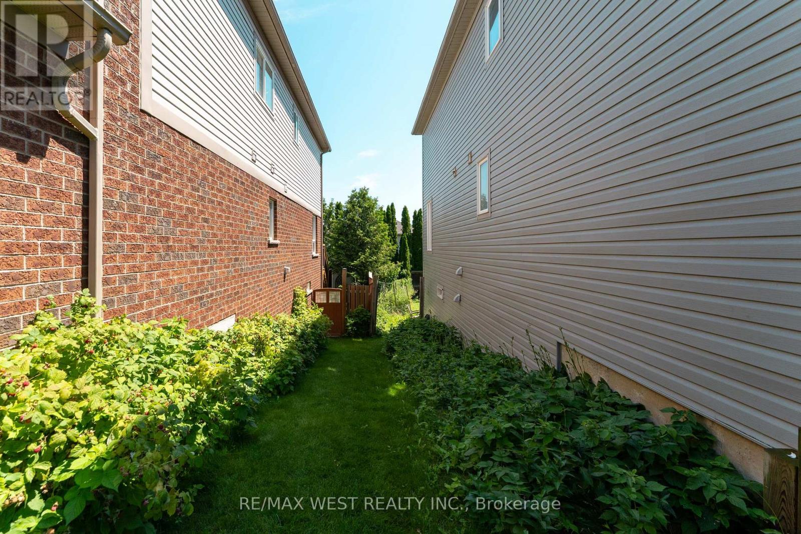 160 MILLBURN DRIVE - 42