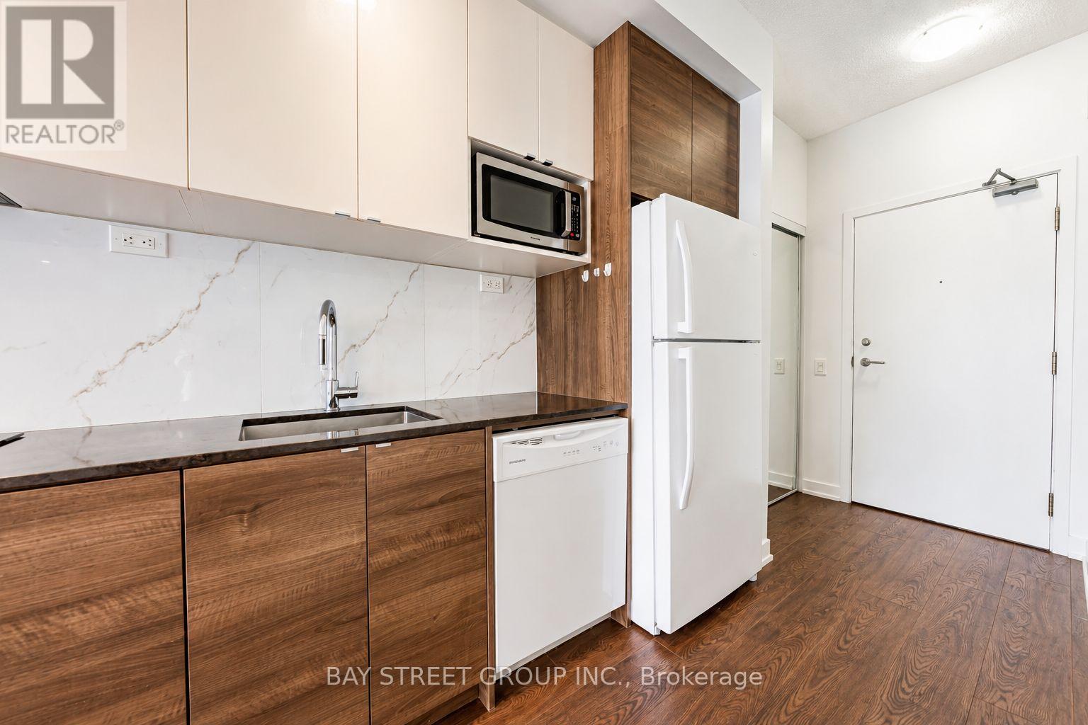 #2906 121 MCMAHON DRIVE - 14