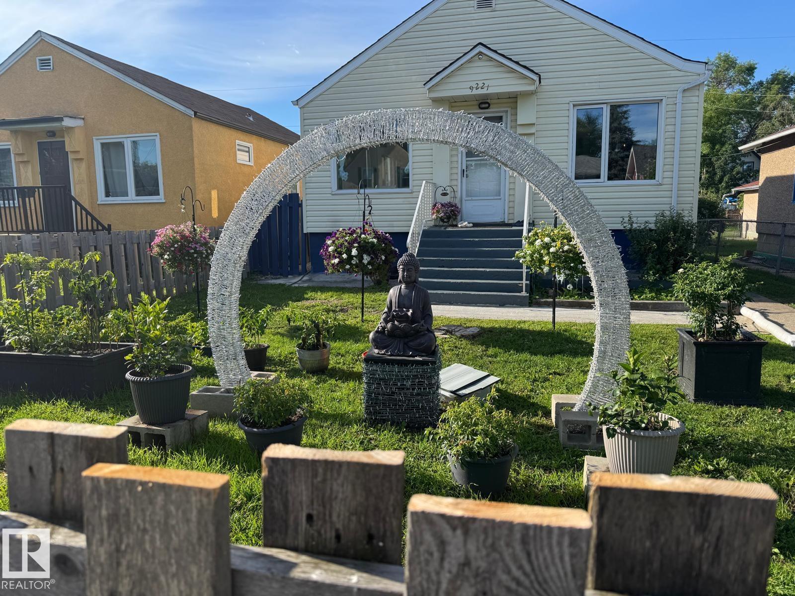 9221 110 AV NW - 1