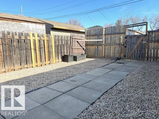 9221 110 AV NW - 28
