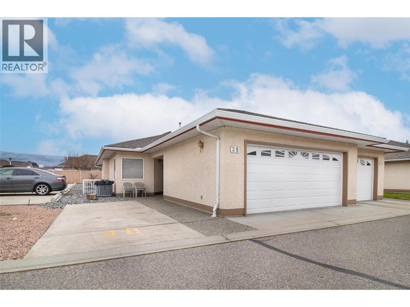#38 1874 Parkview Crescent - 1