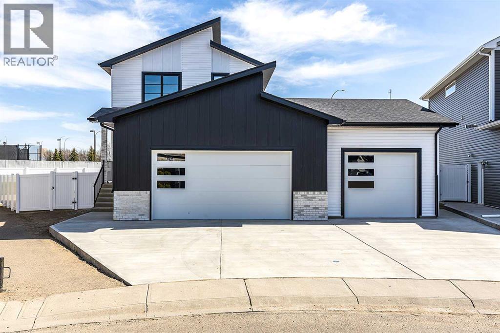 156 Somerset Way SE - 2