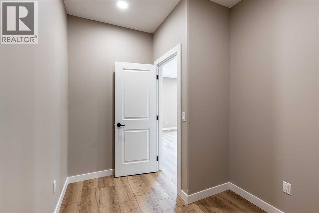 156 Somerset Way SE - 19